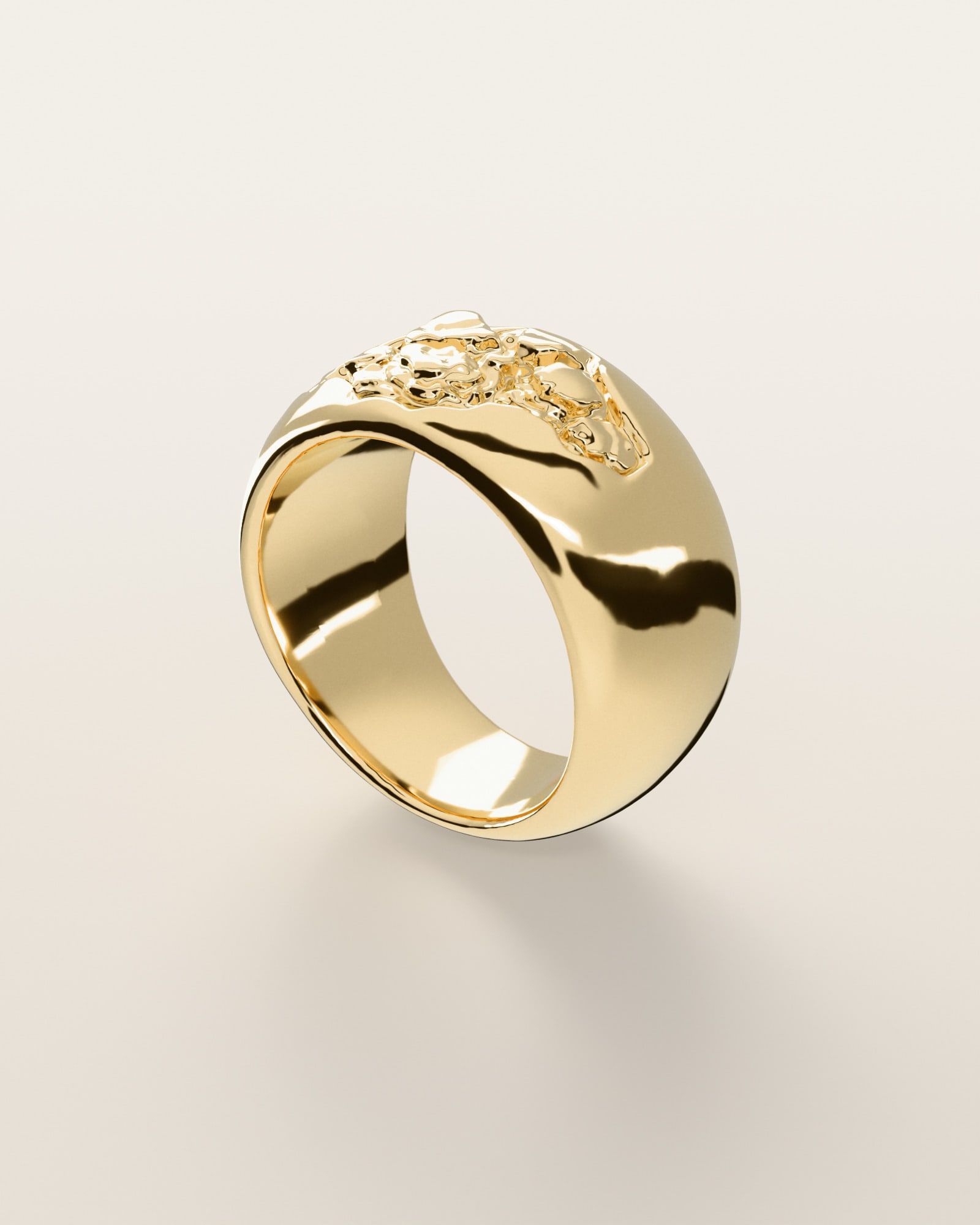No. 521 Outcrop nugget ring, three-quarter view, 14K yellow gold, rendered from the production 3D file