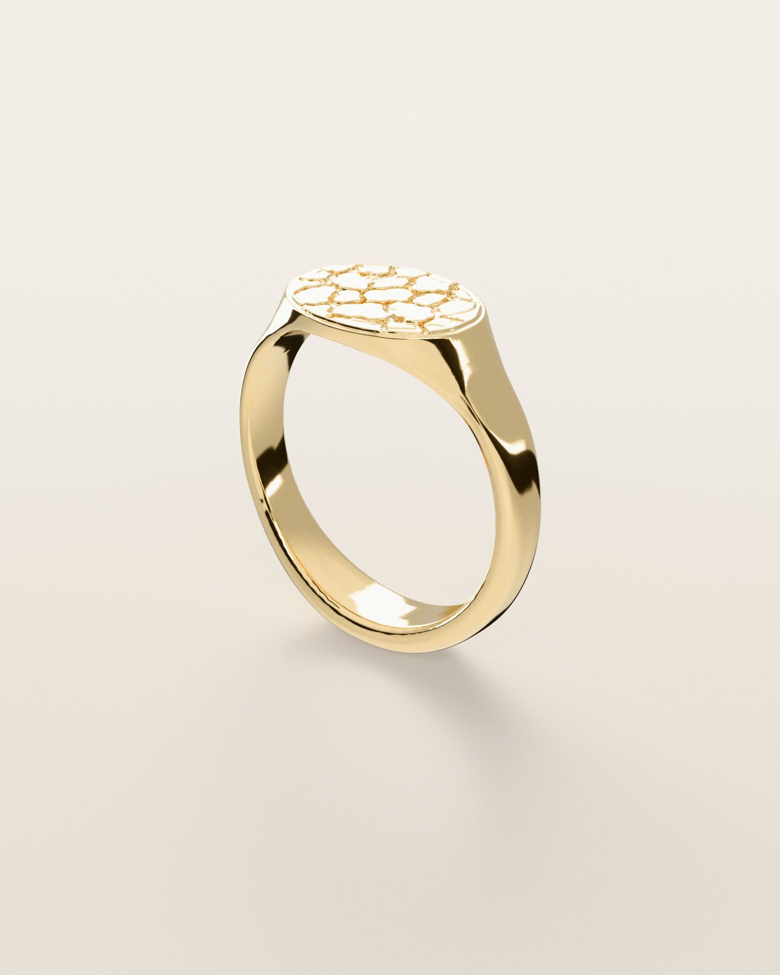 No. 435 Oval nugget ring, three-quarter view, 14K yellow gold, rendered from the production 3D file