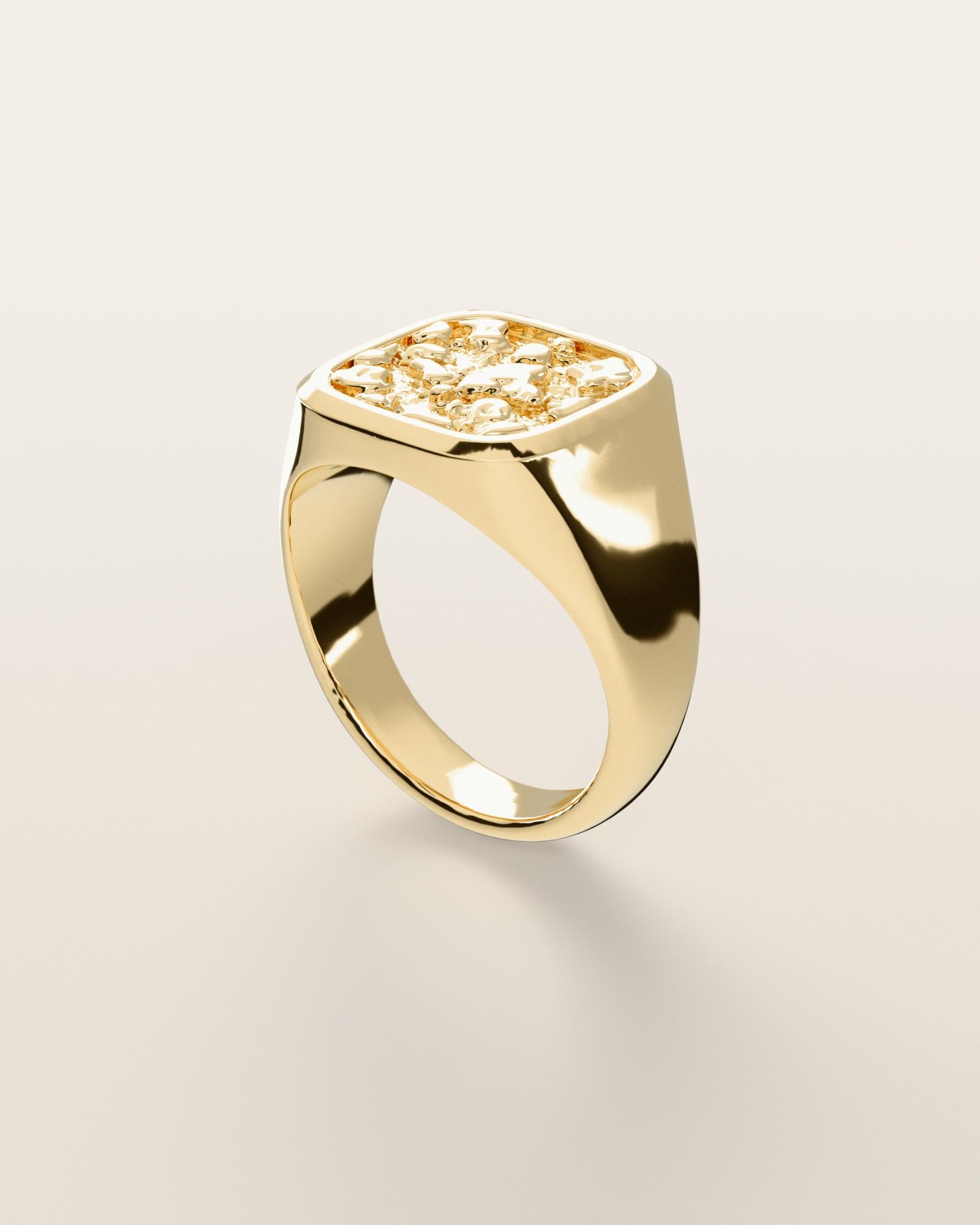 No. 101 Tablet nugget ring, three-quarter view, 14K yellow gold, rendered from the production 3D file
