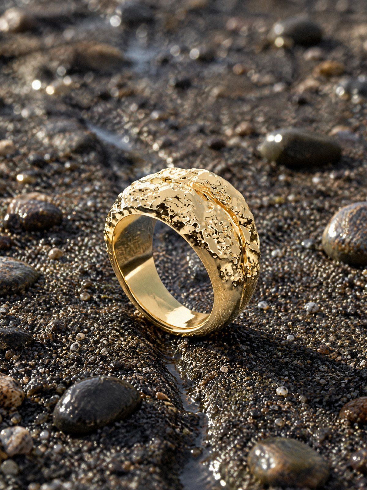 Channel No. 011 in solid 14K gold, still life on river stones