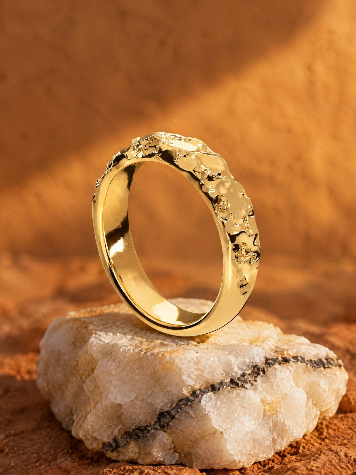 Slim No. 024 in solid 14K gold, still life on rock