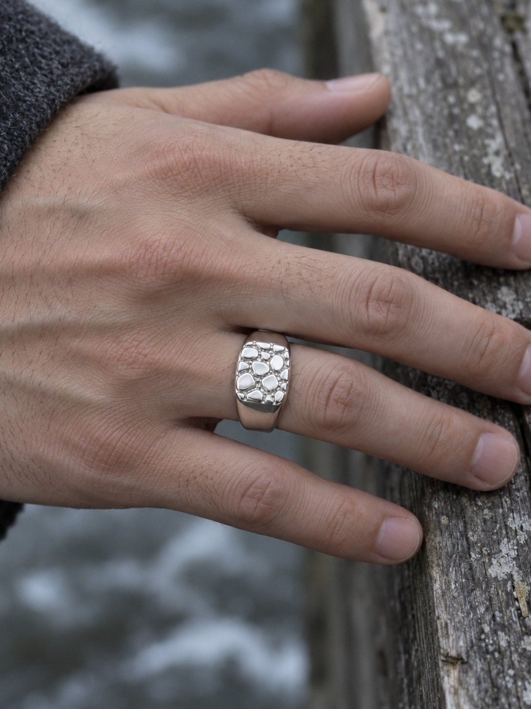 Signet L No. 401 in sterling silver, worn on another hand