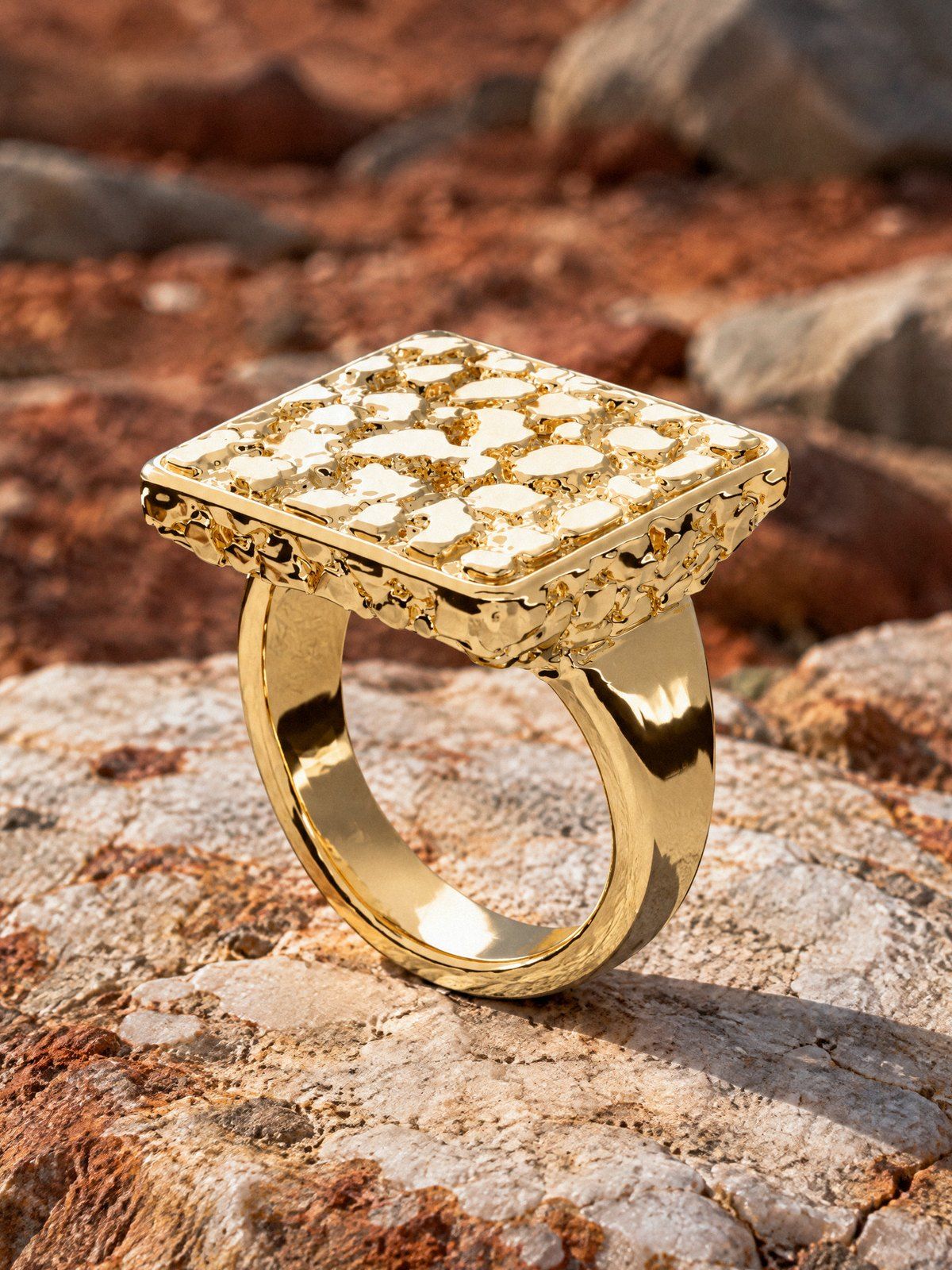 Statement XL No. 434 in solid 14K gold, still life on weathered stone and wood