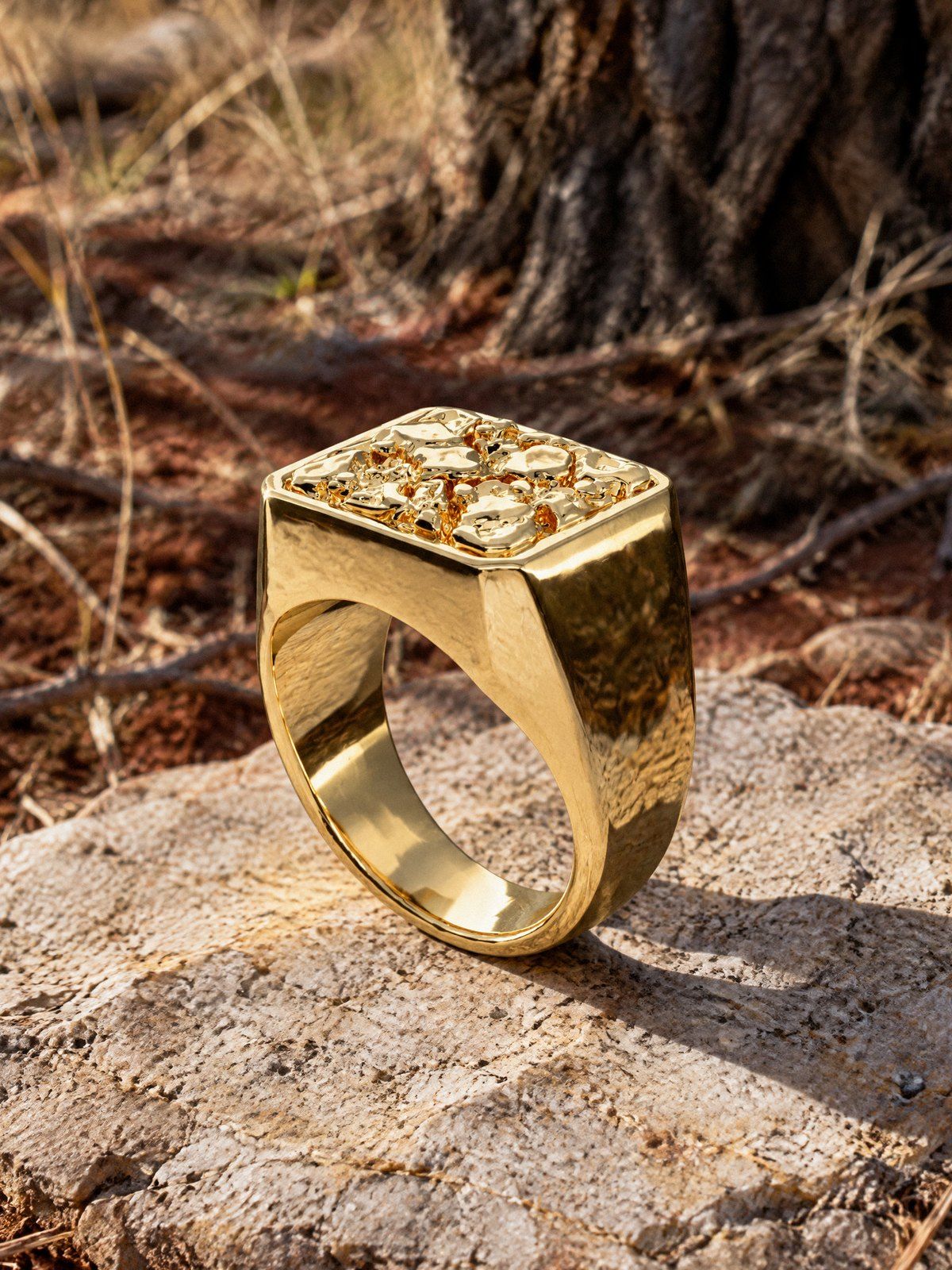Anvil No. 501 in solid 14K gold, still life on dark stone