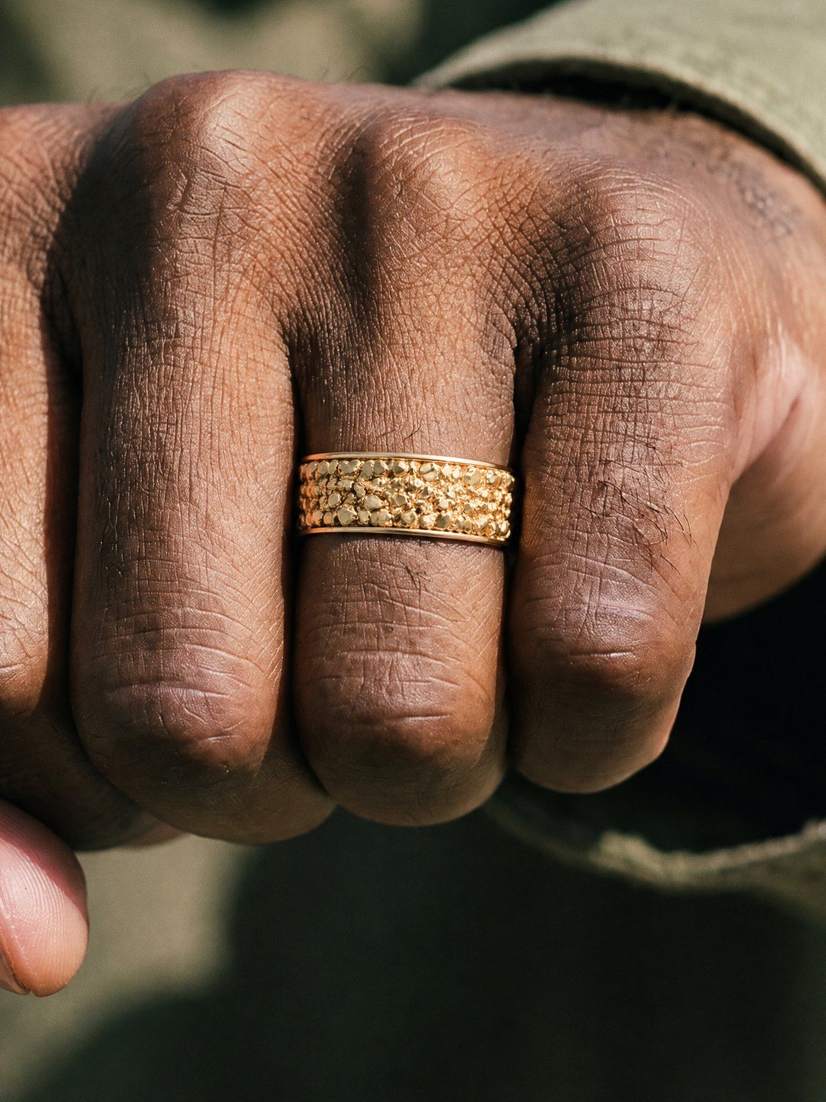 Placer No. 508 in solid 14K gold, worn on the hand