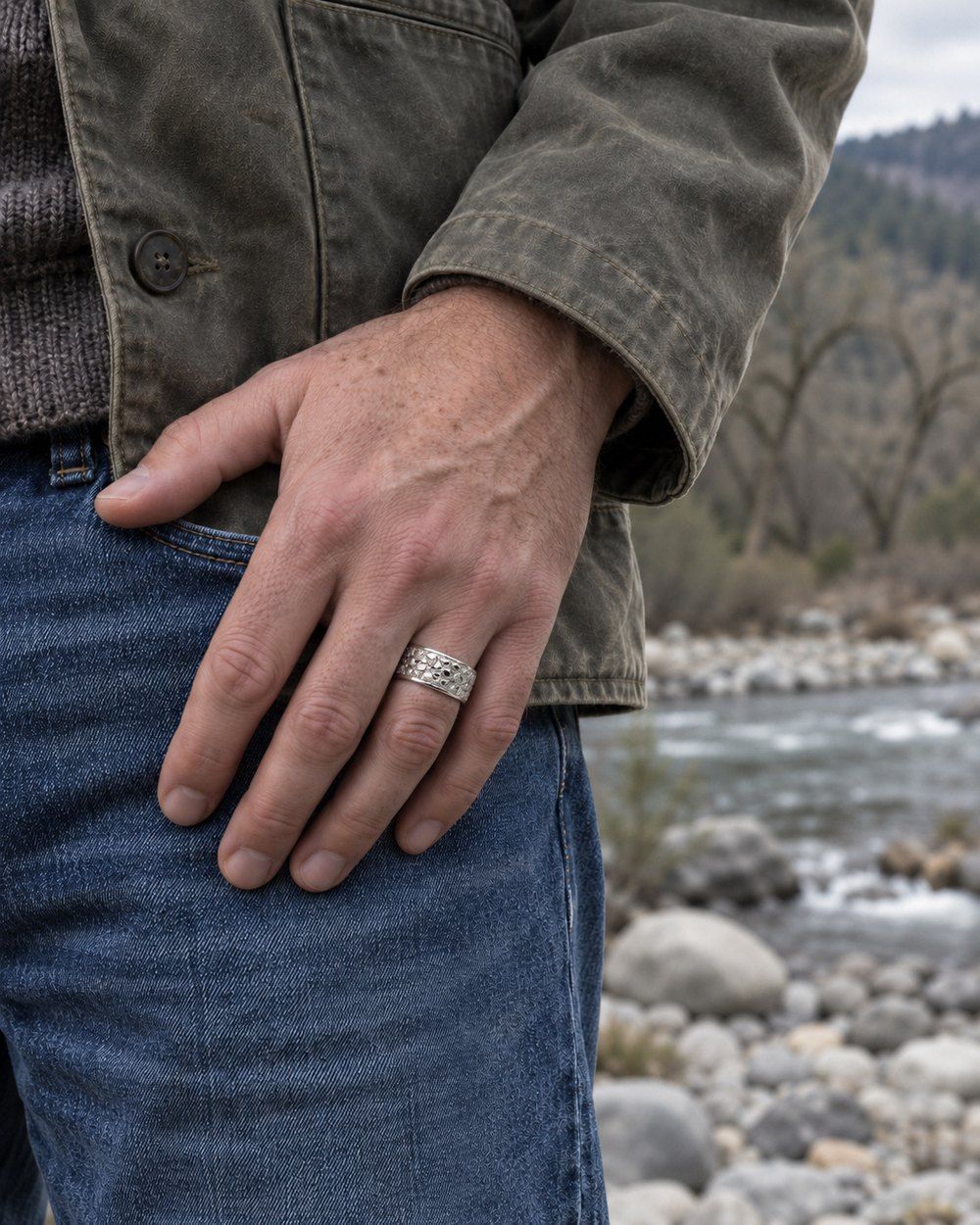 Placer No. 508 in sterling silver, worn on the hand
