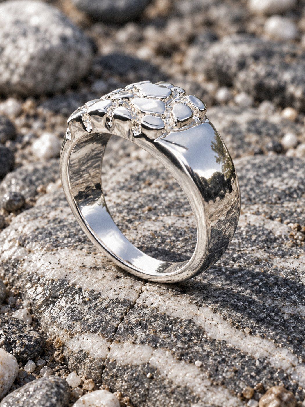 Offset No. 513 in sterling silver, still life on rock