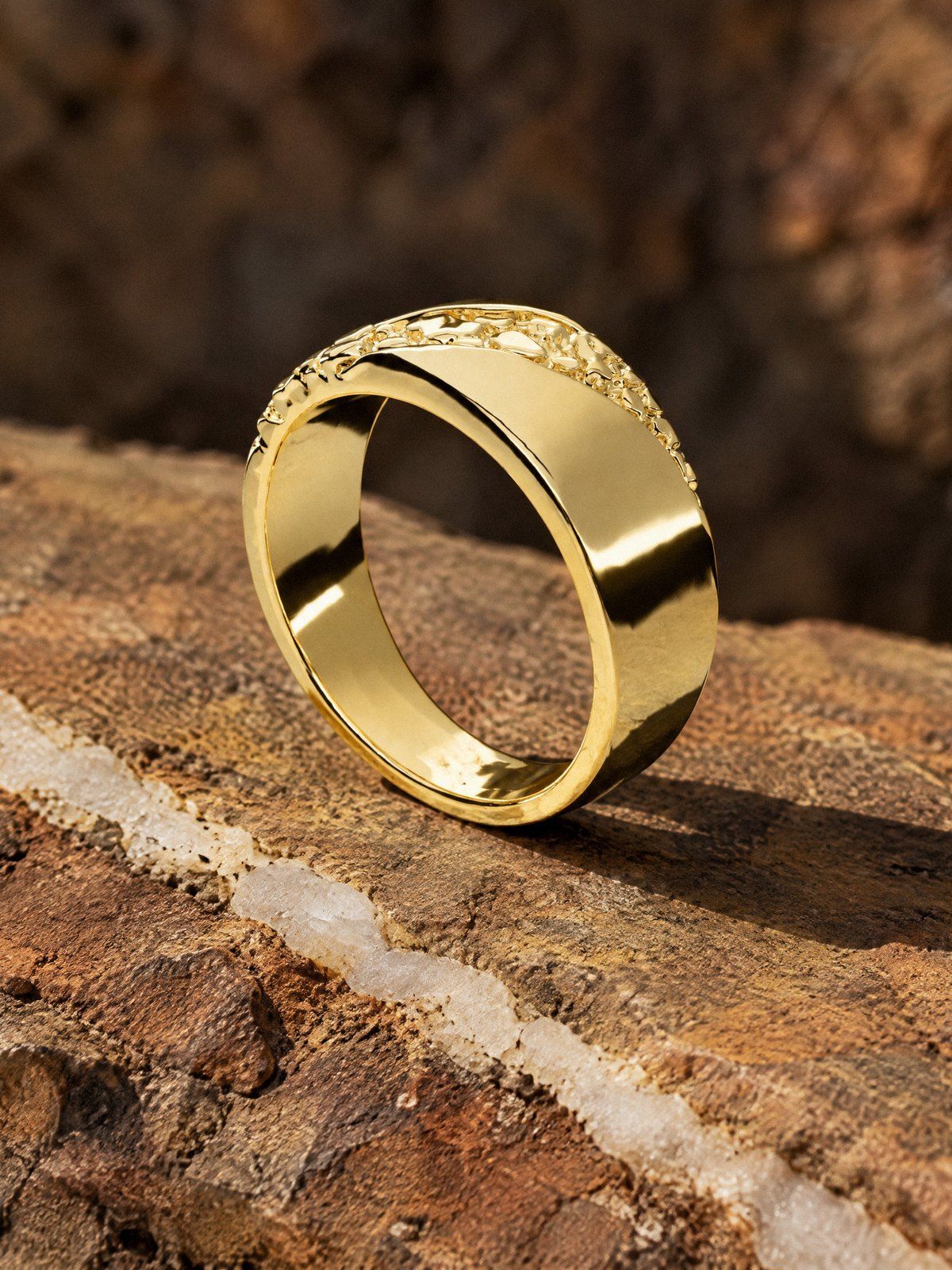 Fault Line No. 518 in solid 14K gold, still life on rock
