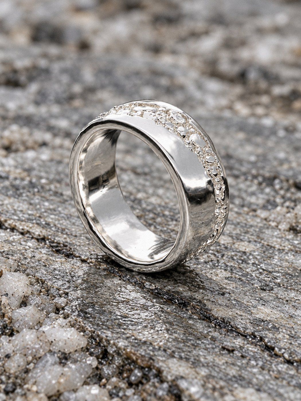Seam No. 519 in sterling silver, still life on rock